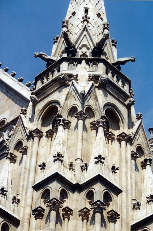 Gros plan sur le clocher de la cathédrale