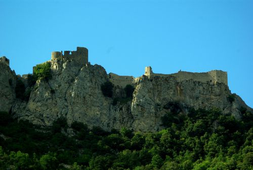 Château de Perperthuse vu de la vallée