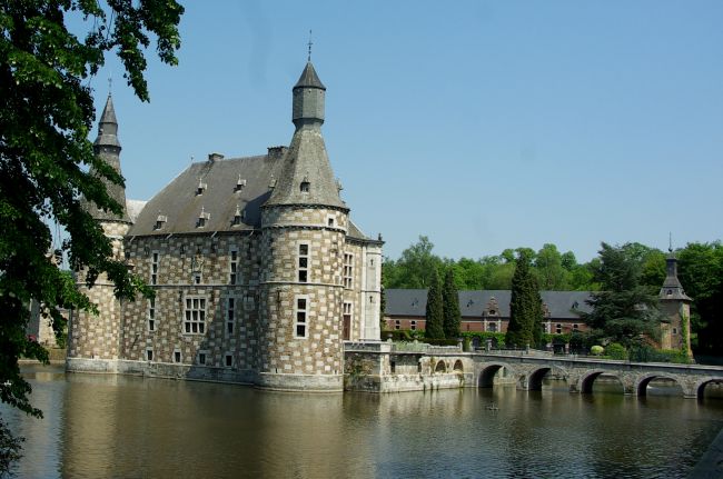 Vue extérieure du château de Jehay