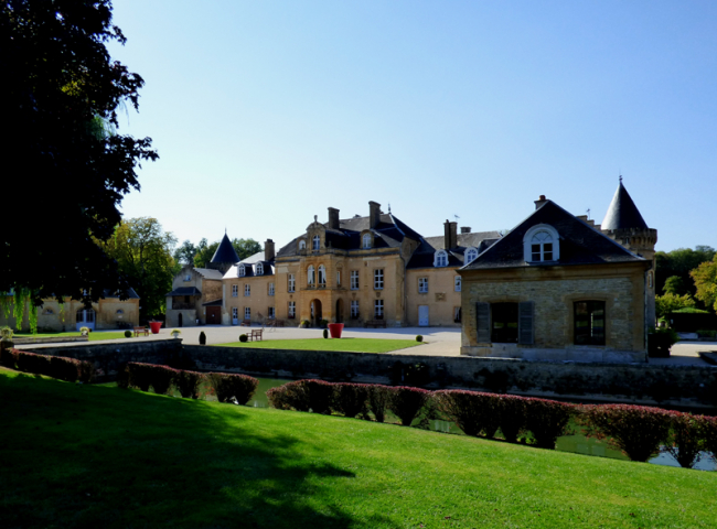 Chateau du Faucon à Donchery dans les Ardennes. Hotel restaurants