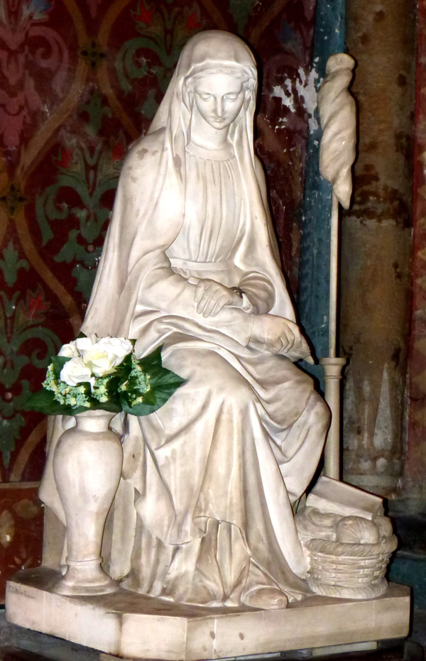 Statue de la vierge dans la cathedrale d'Oloron