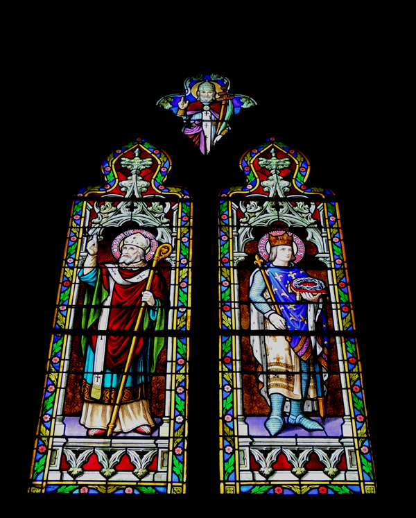 Un des vitraux de l'église St Julien de Vivier-au-Court