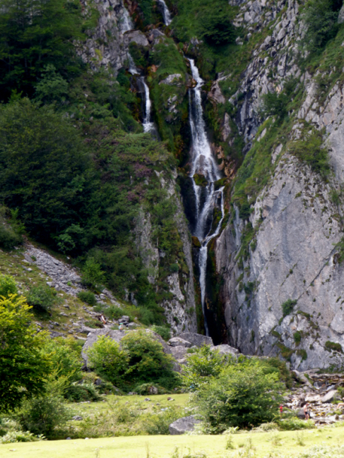 Cascades du plateau de Sanchez à Lescun dans le Béarn