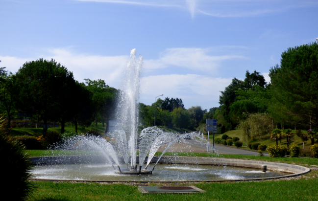 joli jet d'eau sur la route de Salies de Béarn