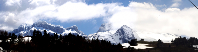 Panoramique du col du Somport dans les Pyrénées