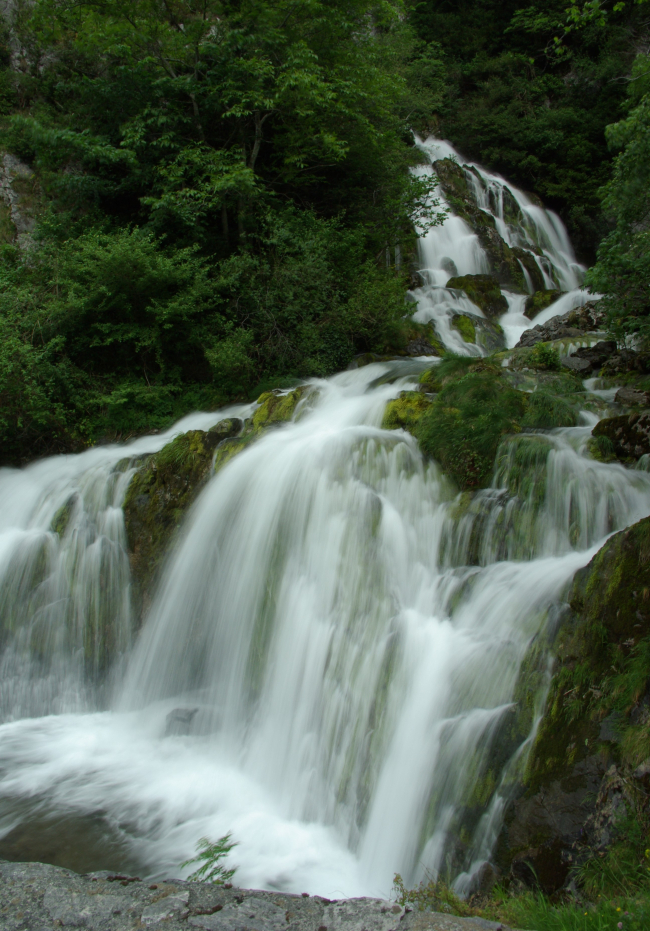 Chute d'eau dans les Pyrénées