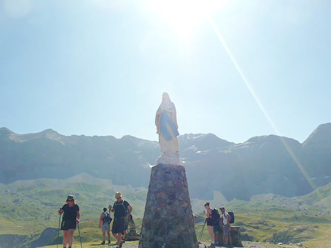 La Vierge au cirque de Troumouse dans les Pyrénées