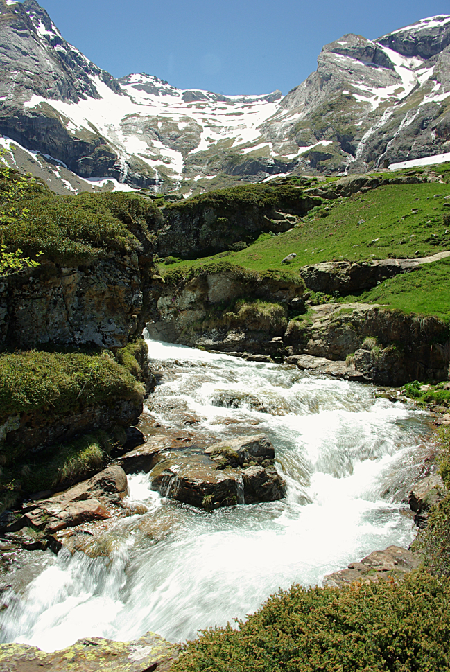 Torrent au cirque de Troumouse dans les Pyrénées