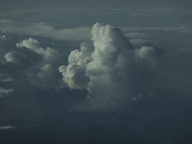 Une figure dans les nuages