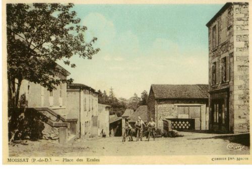 Place des écoles Moissat haut