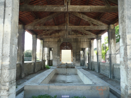 lavoir  de pont st esprit interieur.jpg