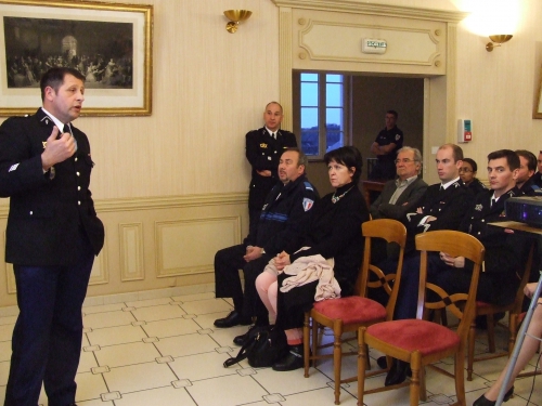 4 FEVRIER 2014 gendarmes et policiers à cormery 004.jpg