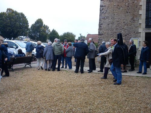 Sortie de messe à l'église de Roézé