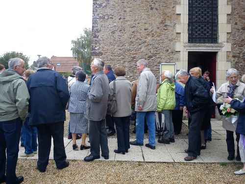 Sortie de messe à l'église Roézé