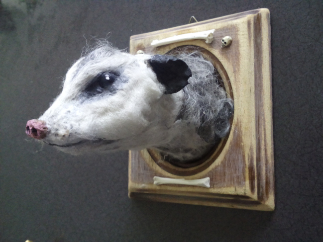 Opossum.Papier mâché,acrylique
