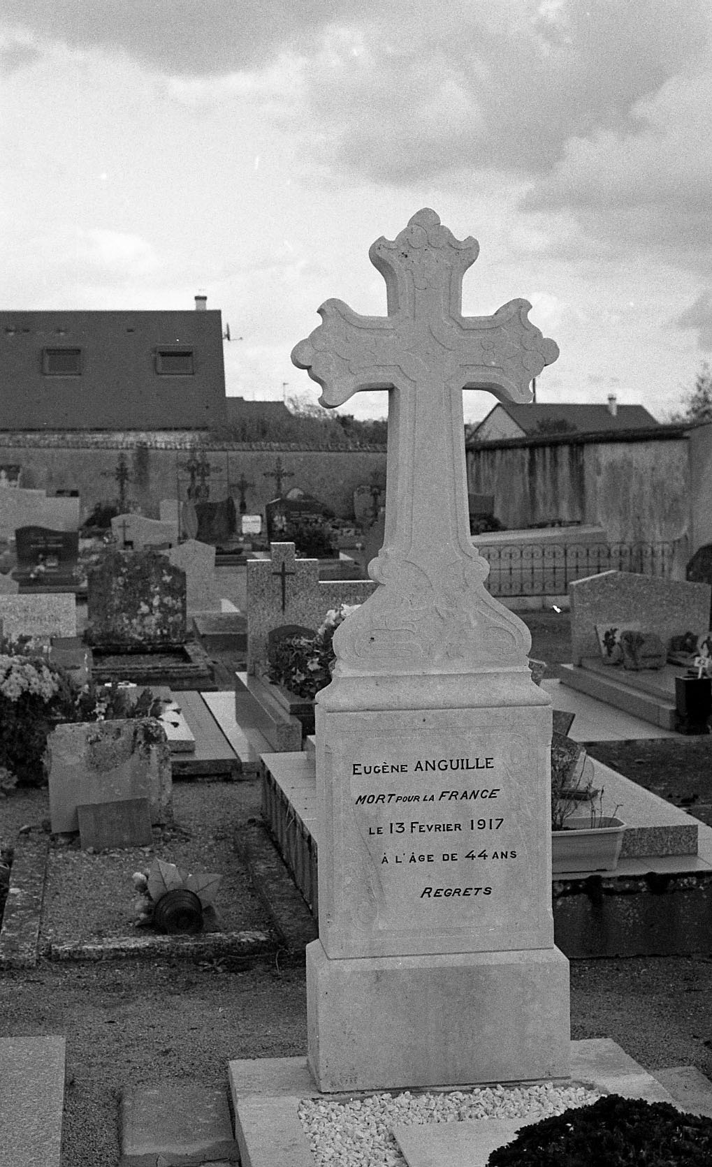 Sépulture M. Eugène Anguille  (Photo M. Gaborit)