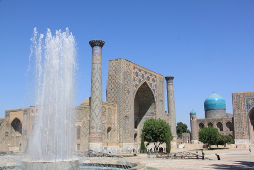 Samarkand (10)pl de Reguistan  Medersat d'Oulougbek de Cherdor de Tilla Kori B.jpg