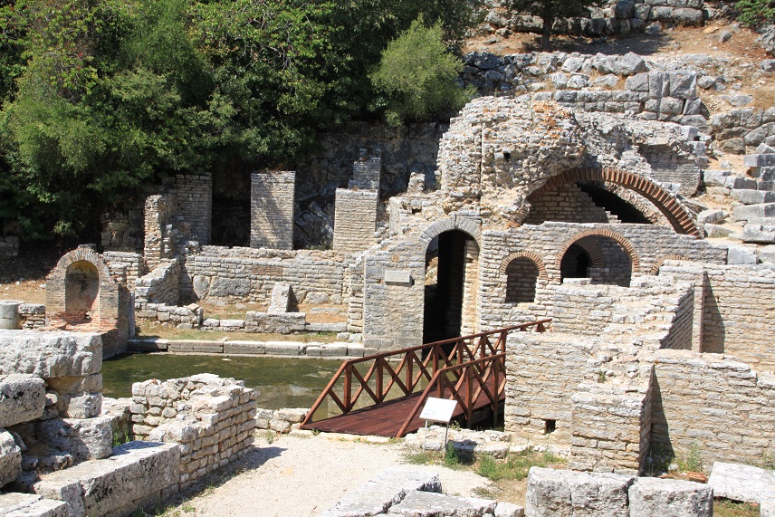 Butrint (3) Temple d'Asclépios.JPG