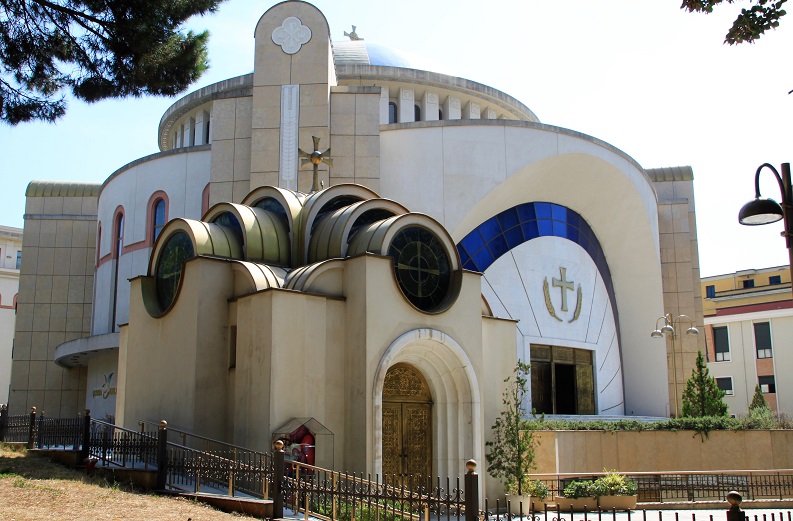 Tirana (17) Cathédrale orthodoxe de la Résurrection du Christ.JPG