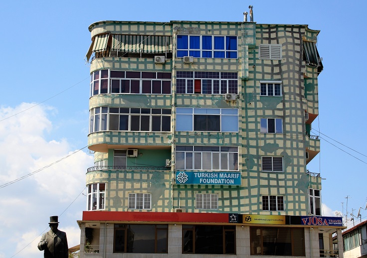 Tirana (23) Quartier Blloku.JPG