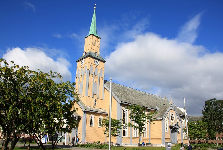 Ile de Kvaloya (55) Tromso Cathédrale.JPG