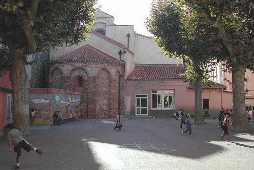 La cour de l'ancienne école