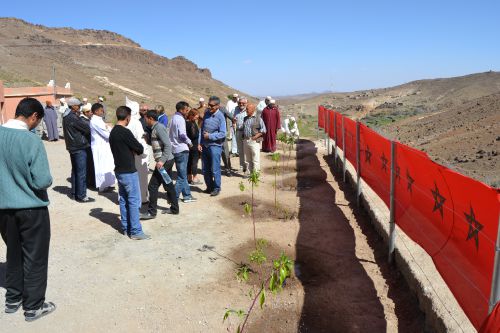 Accueil par les enseignants et les hommes du village, Ecole Ait Ighmour