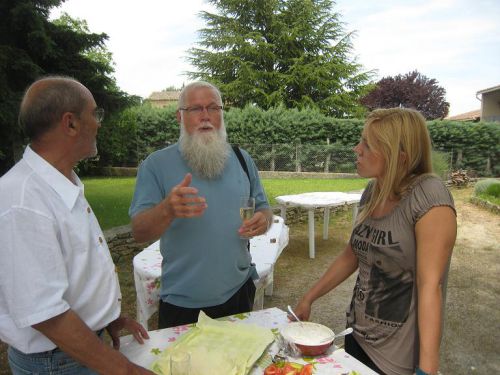 Victor et sa fille Marina écoutent avec attention l'Auguste Didier.