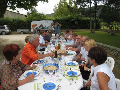 C'était une belle tablée avec tous les amis. Merci à Yves et Christiane.