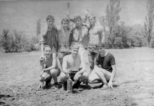 Max Jouval, Jean-Pierre Vergriète, Bertrand Lorsin, Jean-Claude Savonne, Laurent Sarrazin, Devant : Jean-Jacques Combourieu, Didier, André Dumont