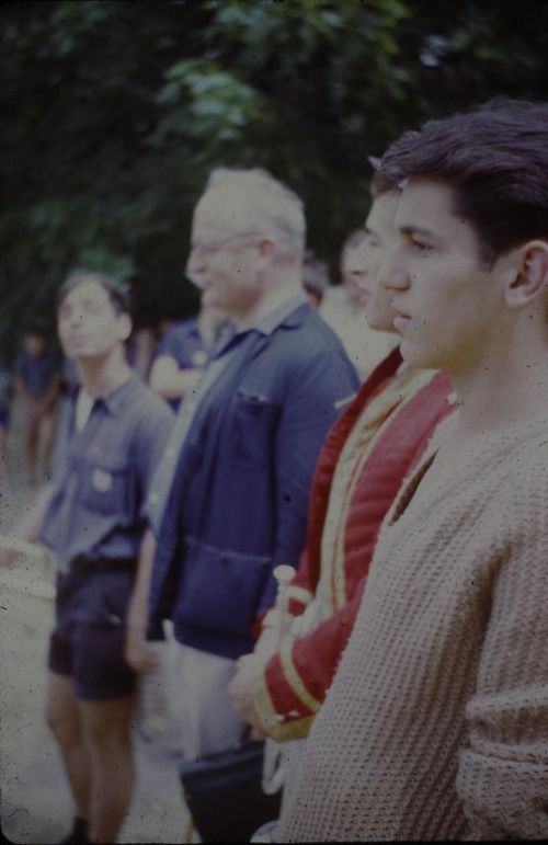 Entre Alain Petit et Victor, Gaston et Yves Schoenlaub.