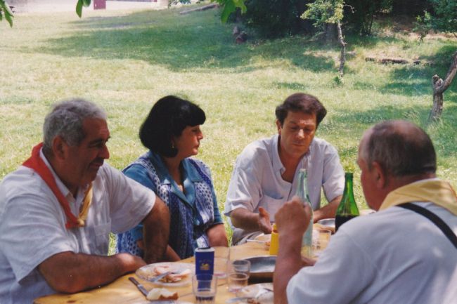 Bertrand à gauche avec son épouse Agnès, Guy Dufour de dos (?), parlant avec Michel Guglielmeti.
