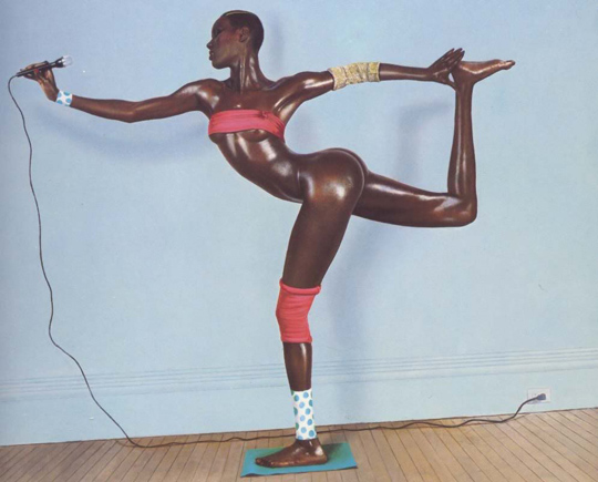 https://static.blog4ever.com/2012/06/704729/grace-jones-mic-nude.jpg