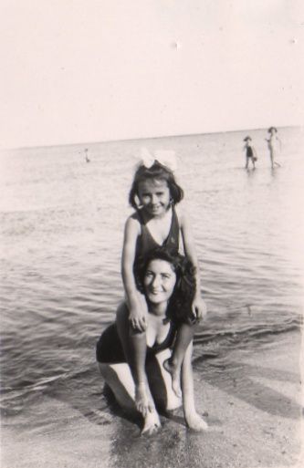 1940 La Peyradoises à la plage