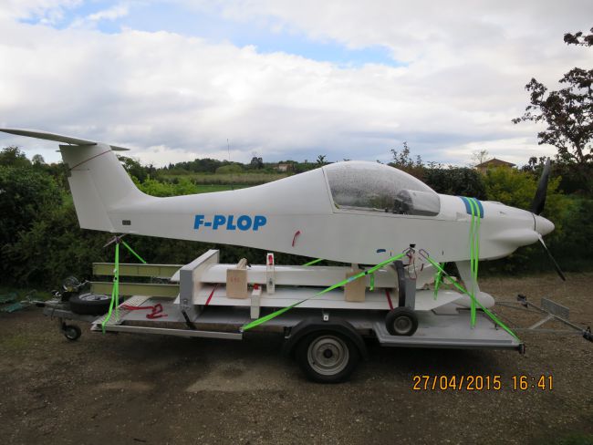 Bien ficelé pour le premier voyage vers l'aérodrome