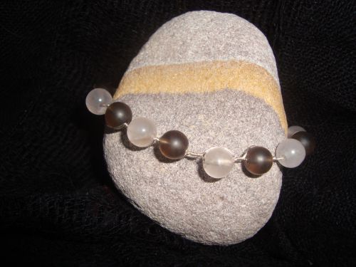 Perles de Quartz- Fumé  et Quartz-Rose. monture fil de cuivre.