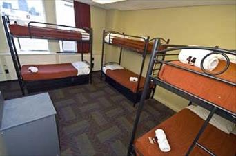 Base-Backpackers-Auckland-Affordable-Dormitory-Auckland-NZ_b.jpg