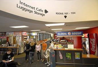 Base-Backpackers-Auckland-Big-Internet-Lounge-Auckland-NZ_b.jpg