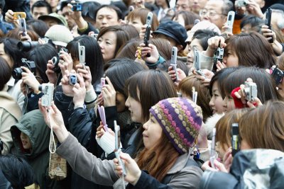 sea-of-people-with-cell-phones.jpg