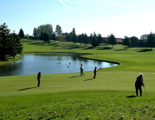 LE TROU 18 A FEUCHEROLLES, TOUTE L’EQUIPE SUR LE GREEN!