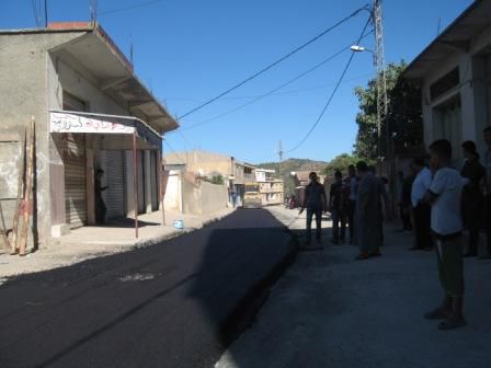 Travaux de bitumage à Lemroudj (septembre 2012)