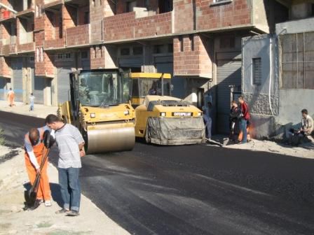 Travaux de bitumage à Lemroudj (septembre 2012)