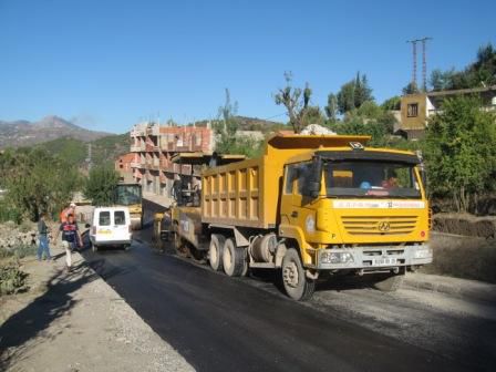 Travaux de bitumage à Lemroudj (septembre 2012)