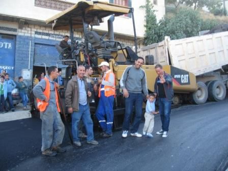 Travaux de bitumage à Lemroudj (septembre 2012)