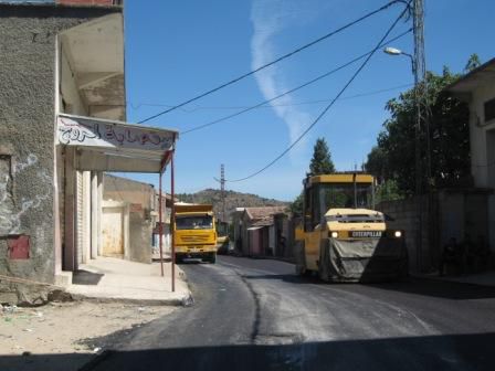 Travaux de bitumage à Lemroudj (septembre 2012)