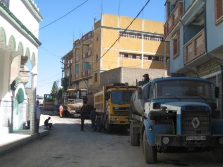 Travaux de bitumage à Lemroudj (septembre 2012)