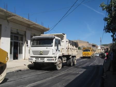 Travaux de bitumage à Lemroudj (septembre 2012)