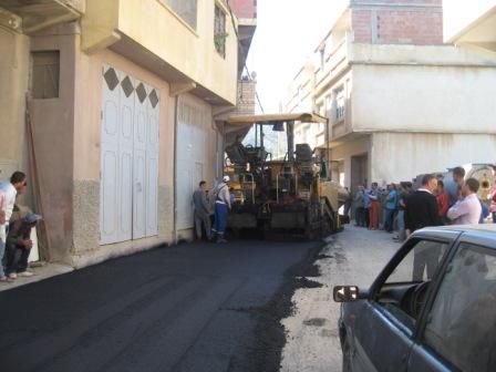 Travaux de bitumage à Lemroudj (septembre 2012)