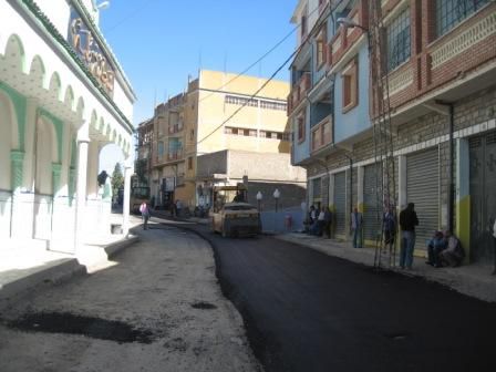 Travaux de bitumage à Lemroudj (septembre 2012)