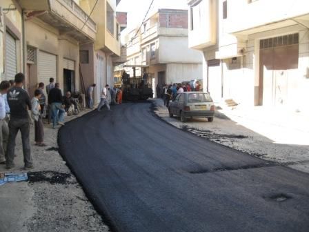 Travaux de bitumage à Lemroudj (septembre 2012)